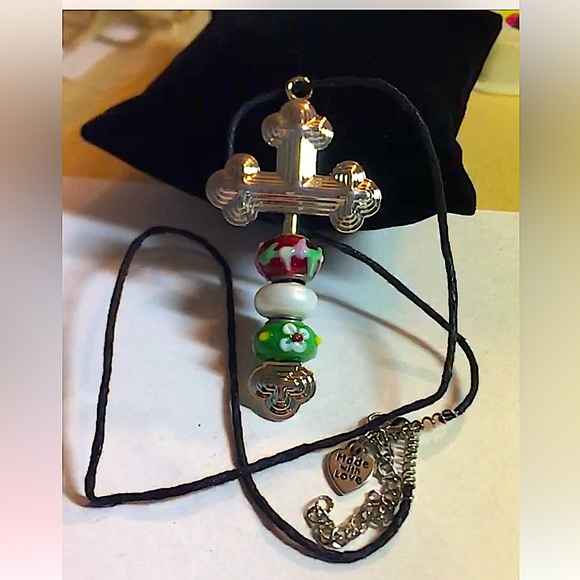 “”All the colors of Xmas” cross pendant/necklace - Picture 2 of 3